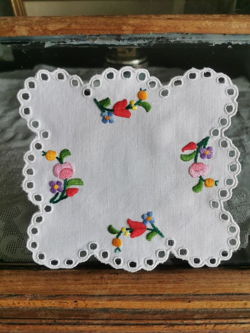 アンティーク カロチャ刺繍 スカラップアイレット ドイリー ２枚ペアセット