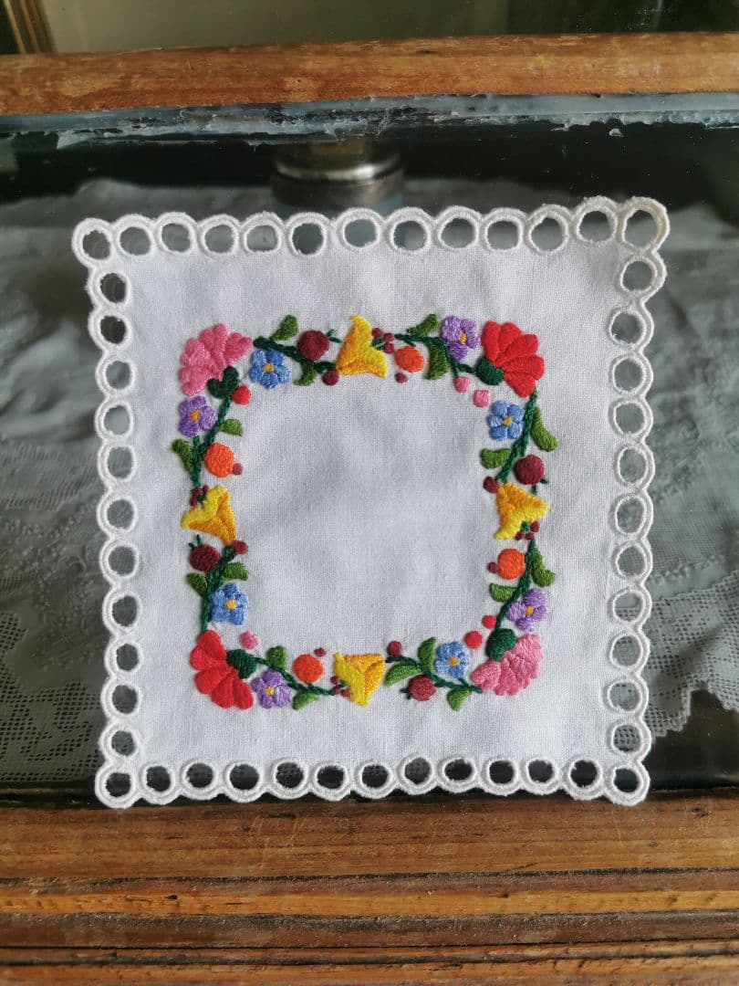 アンティーク カロチャ刺繍 スカラップアイレット ドイリー ２枚ペアセット