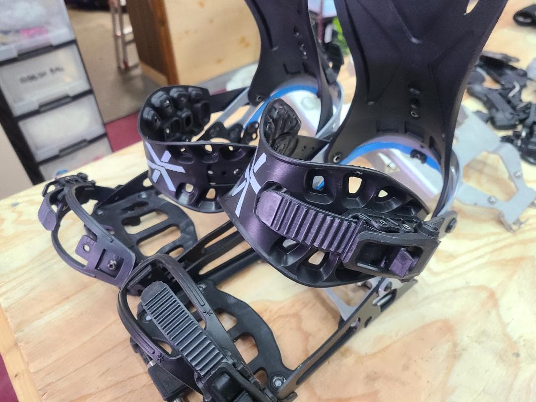 スノーボード L KARAKORAM NOMAD 2023 + CRAMPONS