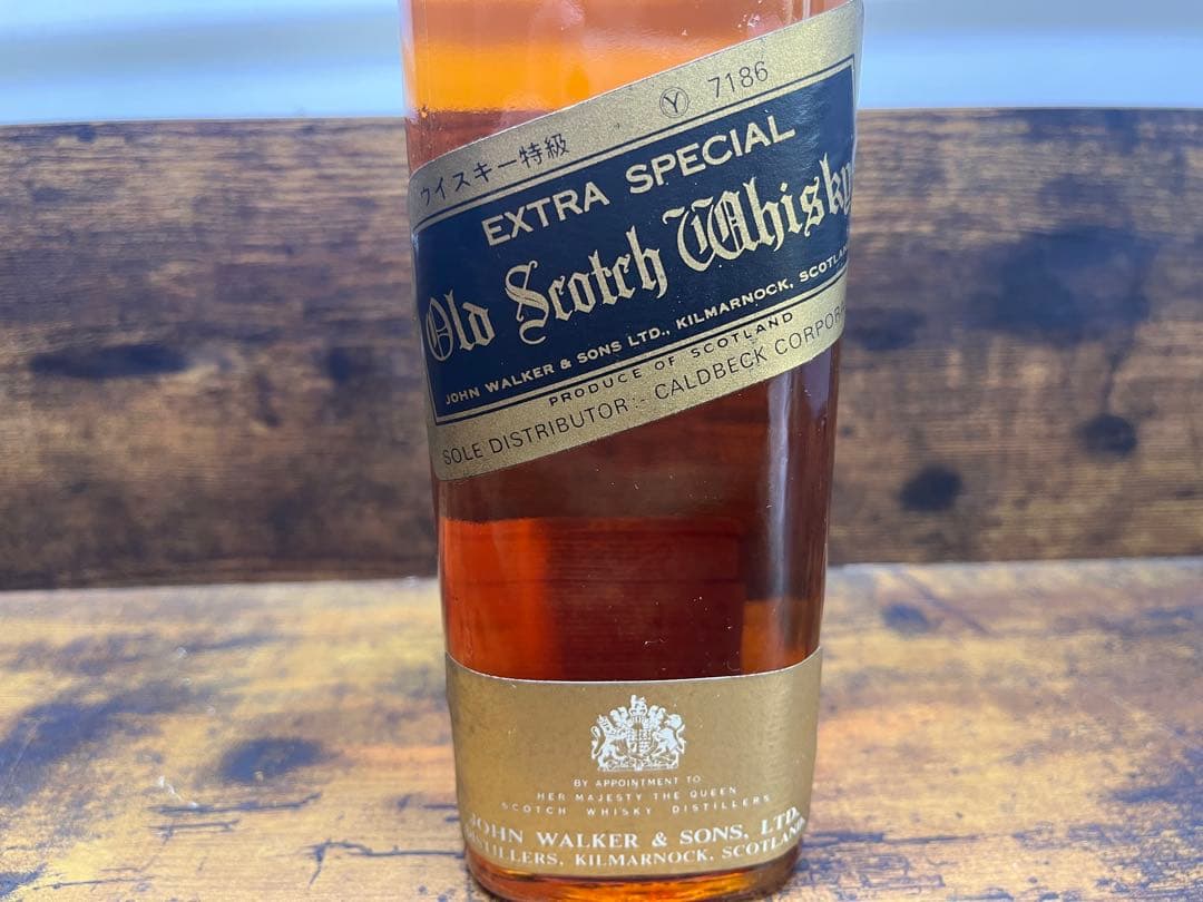 ジョニーウォーカー ブラックラベル 金キャップ 白紋章 化粧箱付き　特級　082