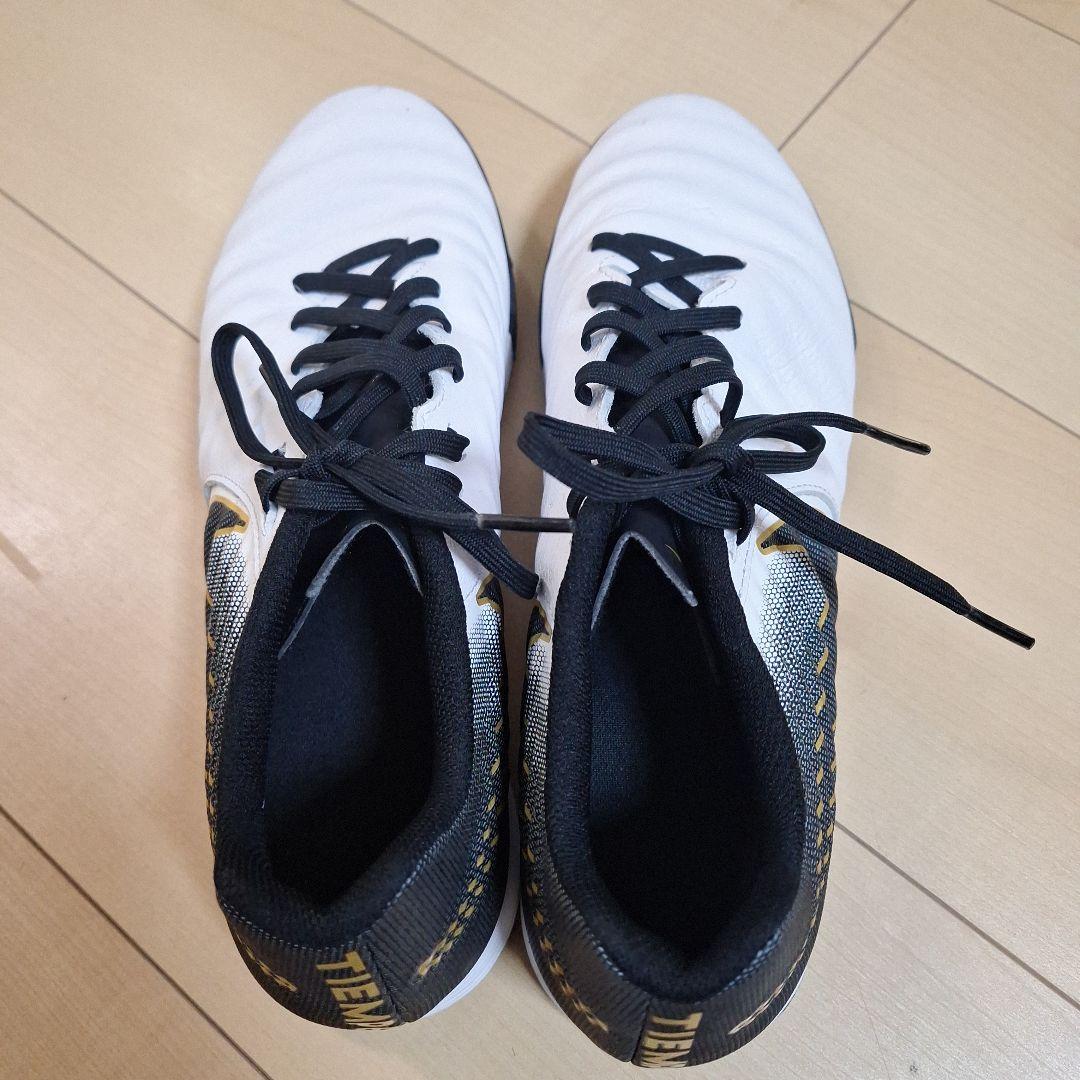 美品　NIKE TIEMPO フットサルシューズ ホワイト/ブラック　 27cm