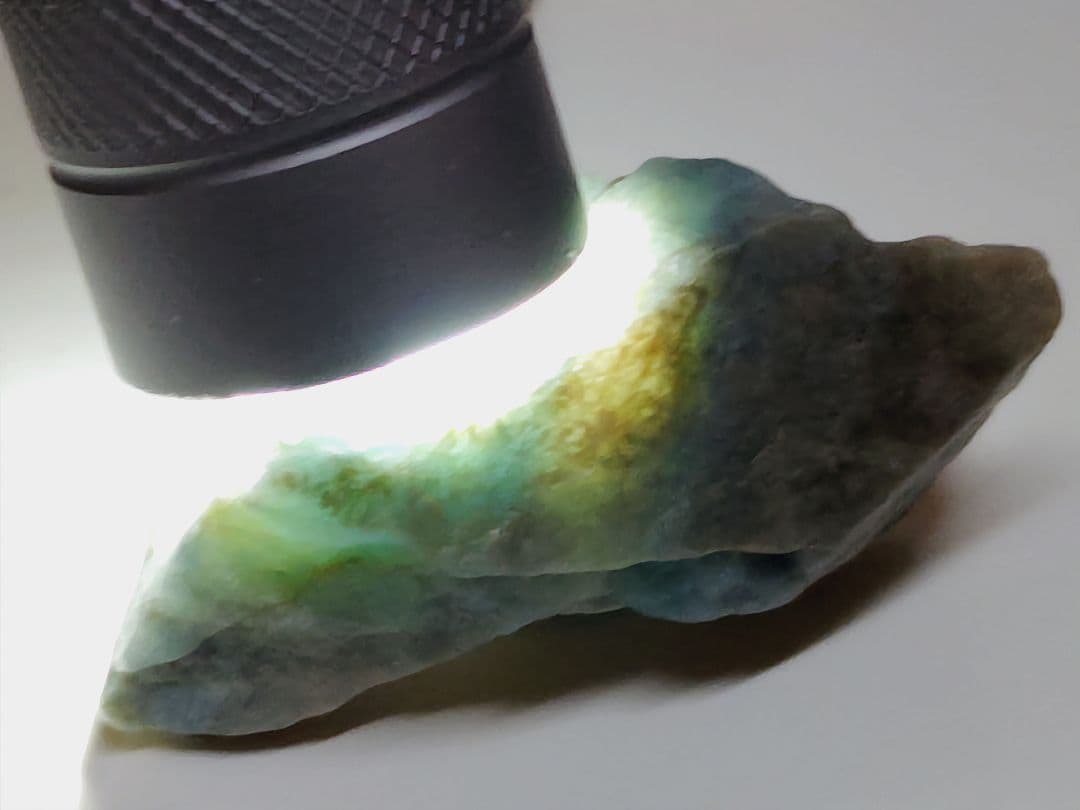 コン沢 21g 翡翠 ヒスイ 原石 鑑賞石 自然石 誕生石 鉱物 鉱石 水石