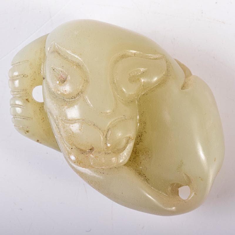 中国　玉石彫刻　神獣　根付　紙鎮　置物　C　8022E