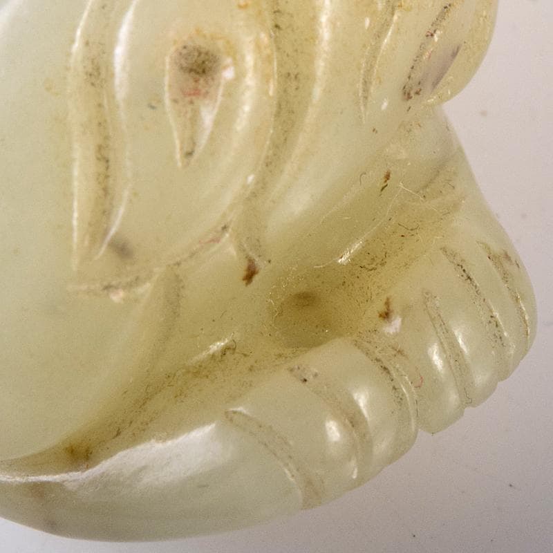 中国　玉石彫刻　神獣　根付　紙鎮　置物　C　8022E