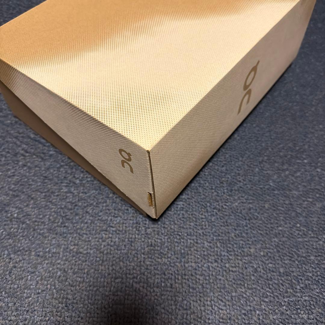 ON Cloudboom Strike 26.0センチ