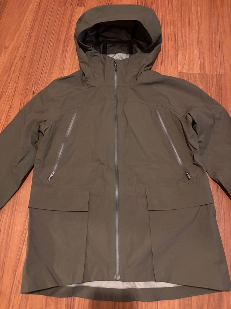 lululemon カーキー　レディース　フード付きジャケット サイズ4