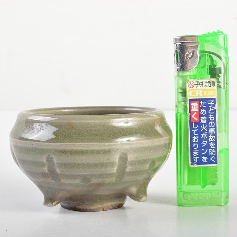 中国　龍泉窯青磁　刻線文　三足香炉　C　R6858E