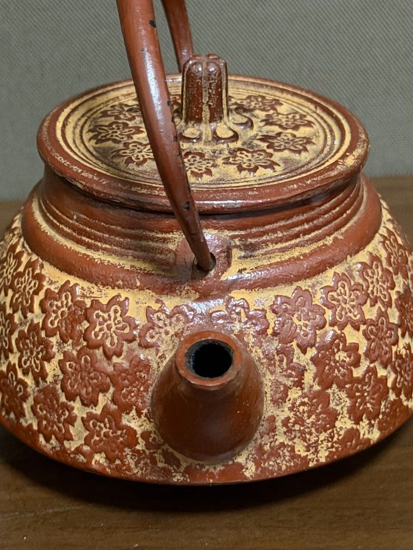 【南部鉄器】急須 鉄瓶 照光堂ブラウン 桜模様 アルミ茶こし付き　未使用