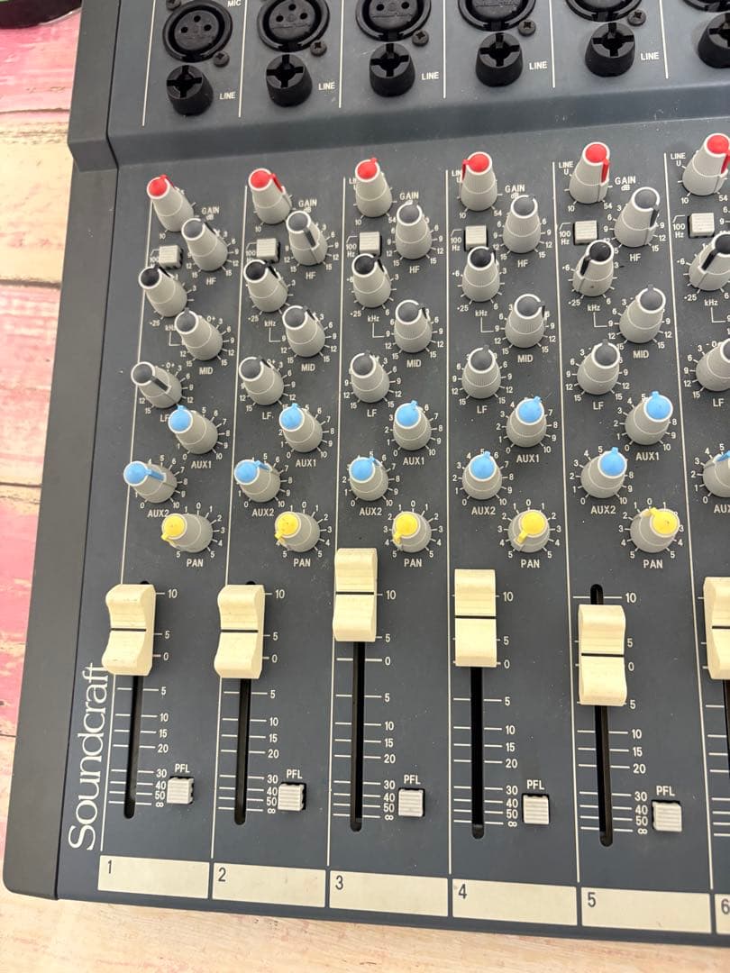 Soundcraft SPIRIT FOLIO 12チャンネルアナログミキサー