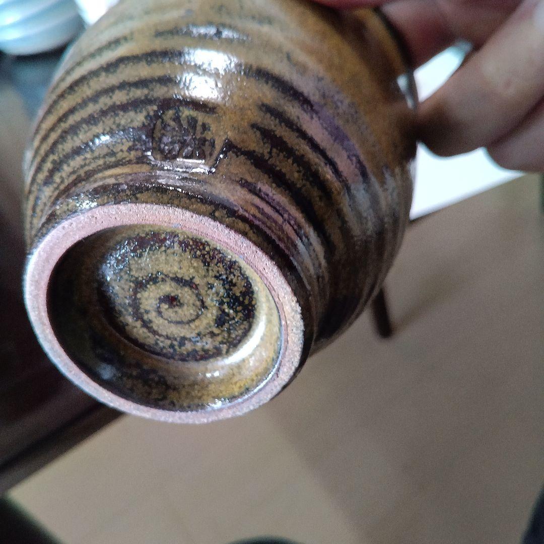 人間国宝金城次郎の作品です。茶色陶器カップ2個セット