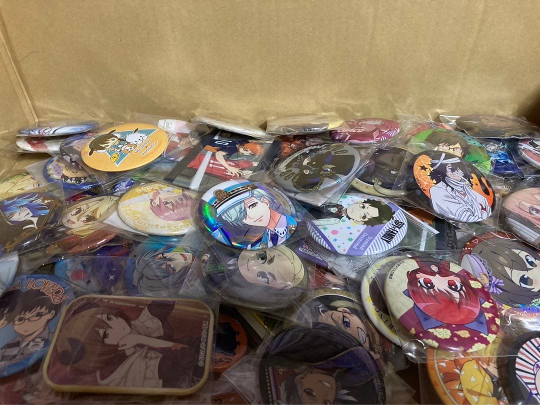 アニメグッズ大量 まとめ売り 断捨離 缶バッジ バッチ のみ！ 550点以上