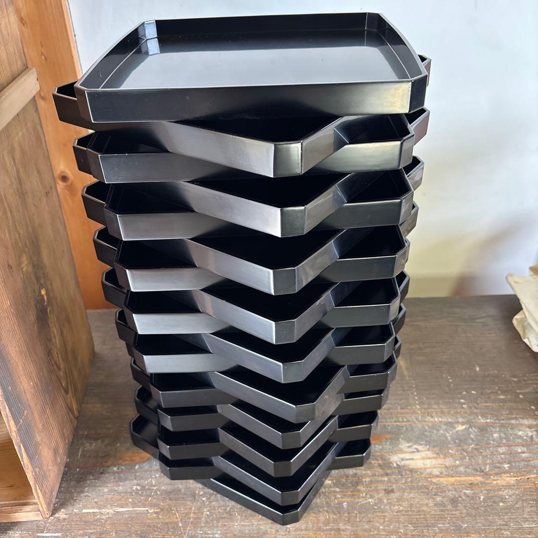 黒角切小会席膳　漆器　本堅地　木箱付き　隅切り　八角　昭和中期