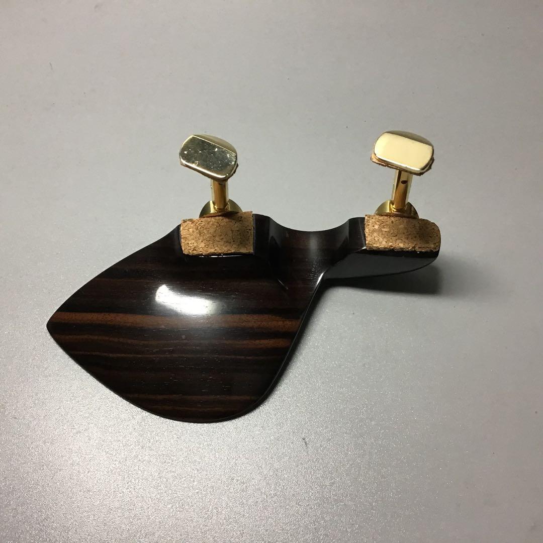 日本工芸会正会員松岡裕治が作成する顎当て　インド黒檀スドラド