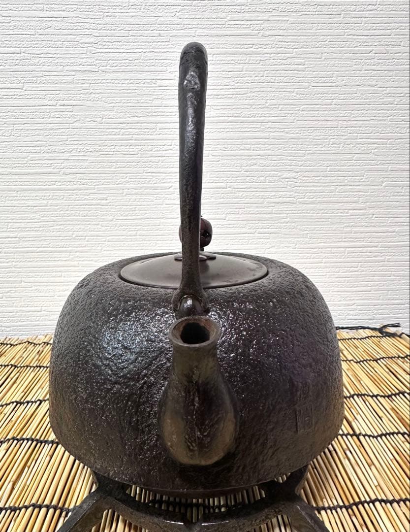 ＵＳＥＤ品、供箱付　南部岩鋳四代目清末作 　真作保証　２３型南部肌(唐金蓋)