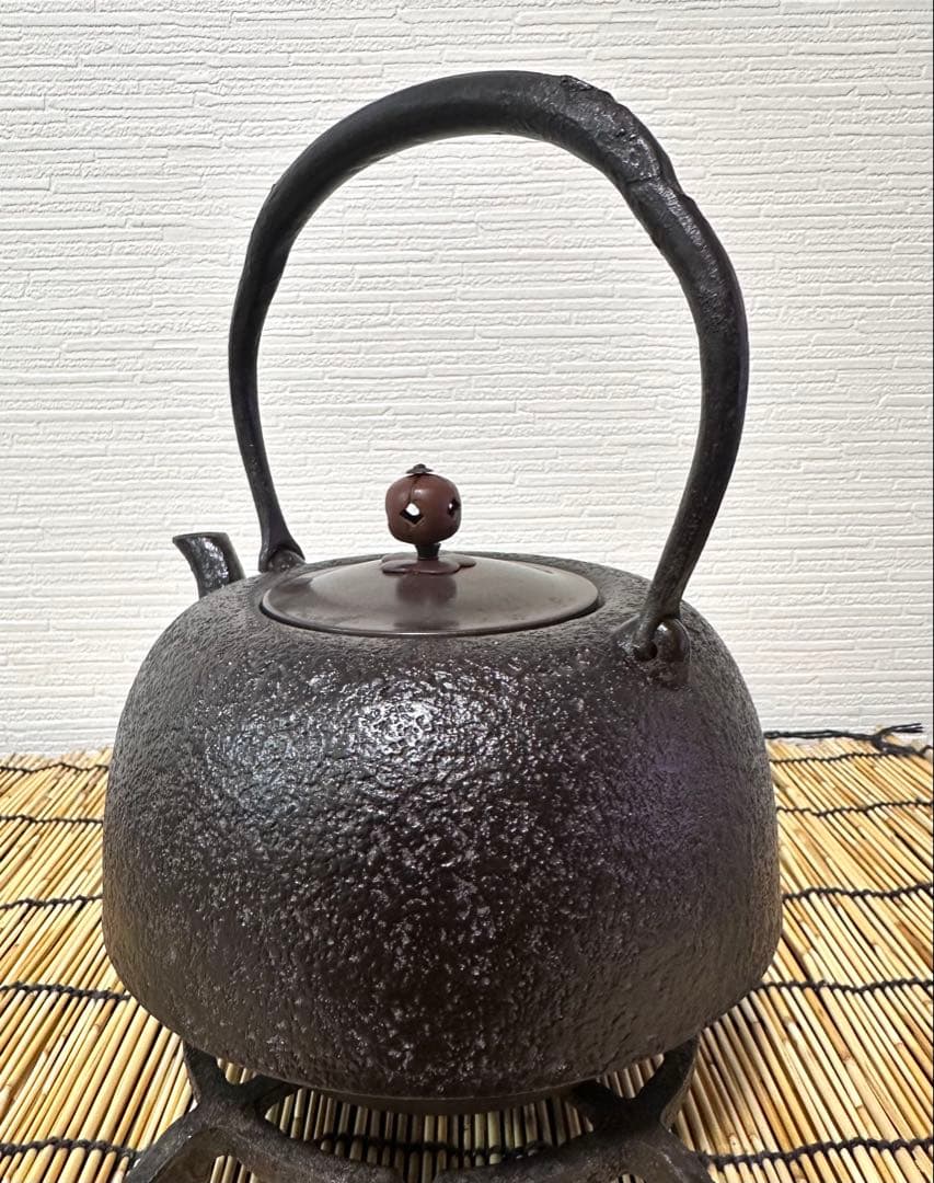 ＵＳＥＤ品、供箱付　南部岩鋳四代目清末作 　真作保証　２３型南部肌(唐金蓋)