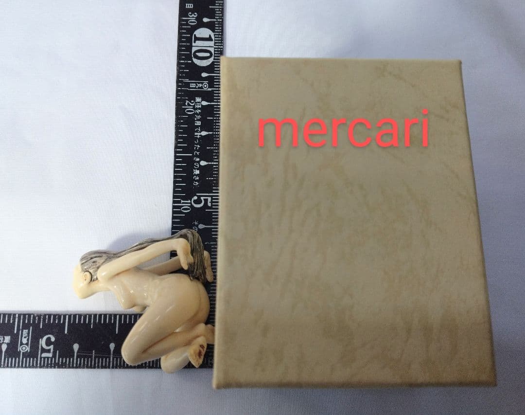 裸婦 根付 ① 紙箱付き