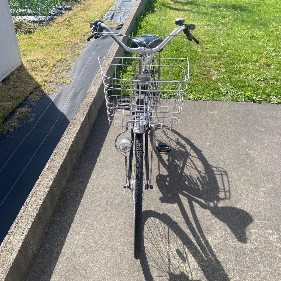 黒いシティサイクル 前カゴ付き