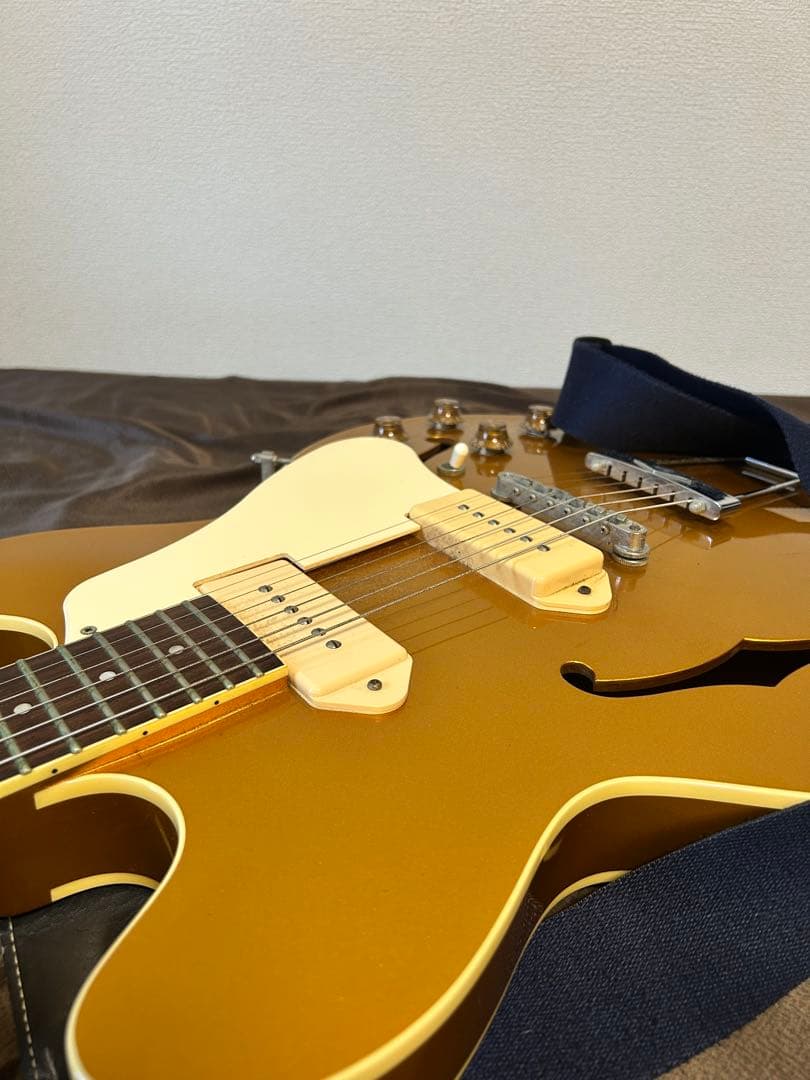 セミアコ　ARCHTOP Tribute ゴールド