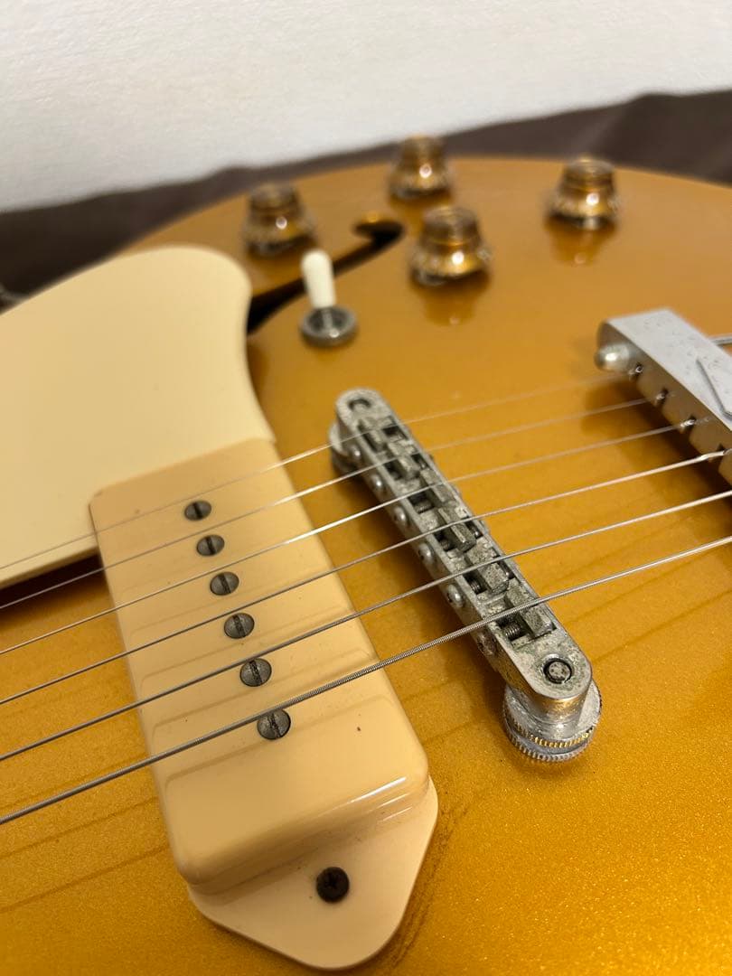 セミアコ　ARCHTOP Tribute ゴールド