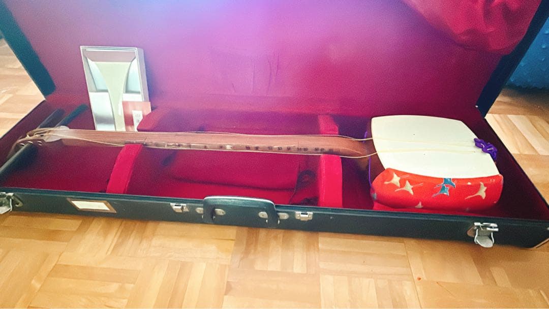 三味線本体 ハードケース、バチ付き