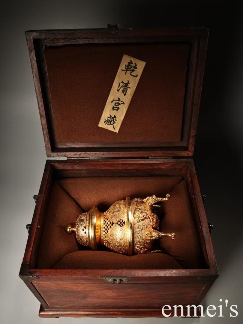 中国古美術・旧蔵五足獣環耳 龍紋線香塔 帝王香炉・純銅製・鏨刻鎏金・茶道・文房具