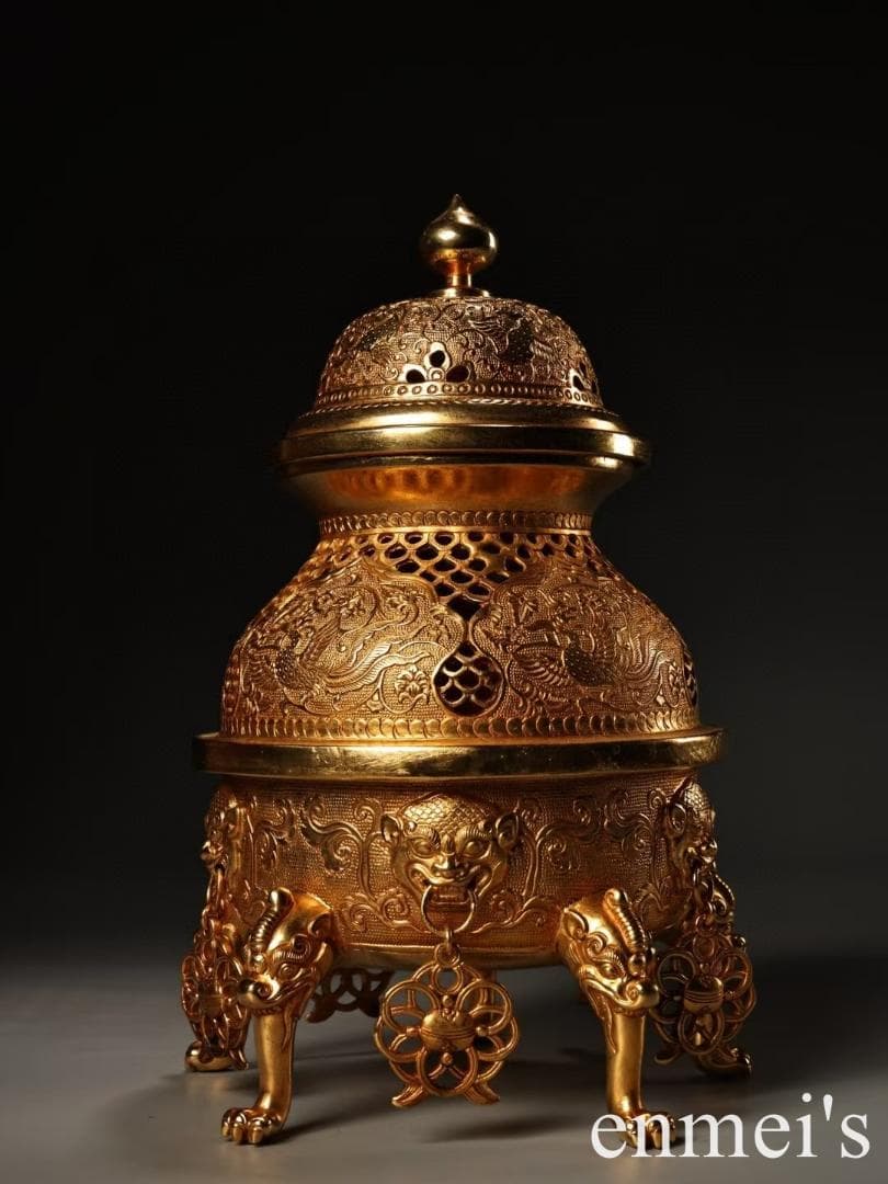 中国古美術・旧蔵五足獣環耳 龍紋線香塔 帝王香炉・純銅製・鏨刻鎏金・茶道・文房具