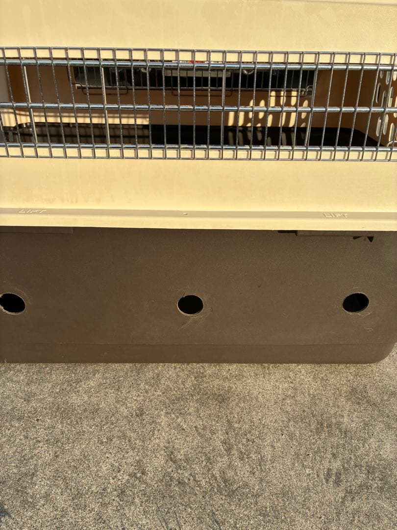 大型犬用プラスチックケージ