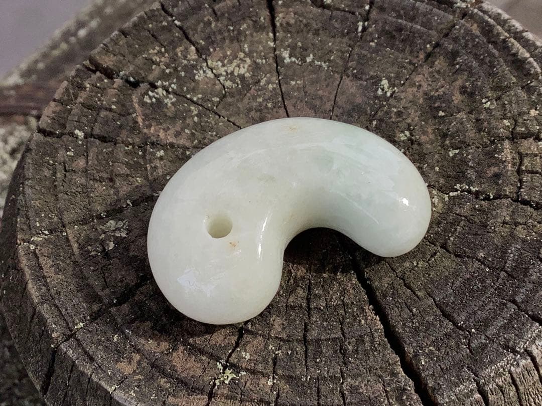 ✳神様からの贈り物‼️ 勾玉　糸魚川翡翠ジェダイト本物をお身近に　最安値　鑑別…