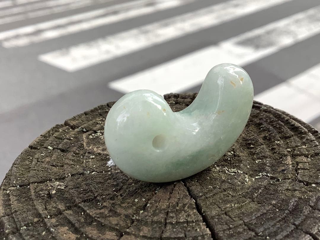 ✳神様からの贈り物‼️ 勾玉　糸魚川翡翠ジェダイト本物をお身近に　最安値　鑑別…