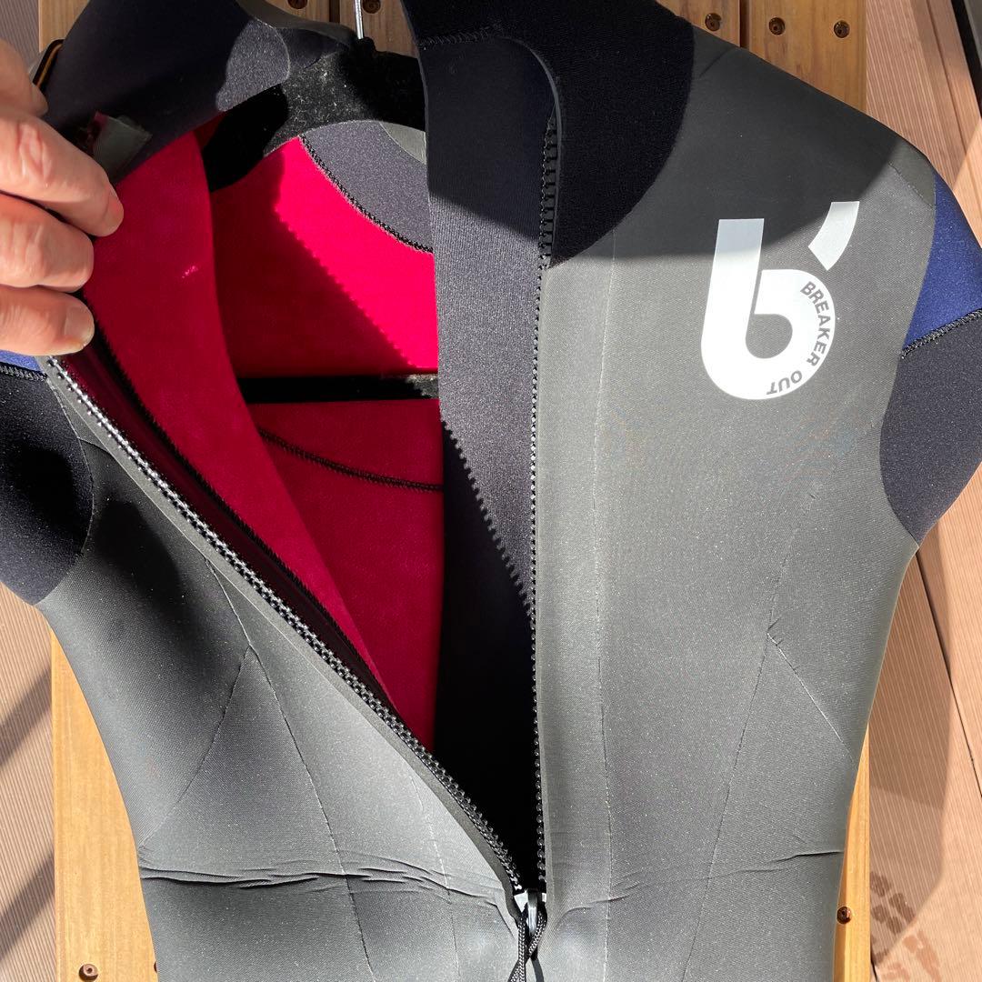 breakeroutのセミドライスーツ