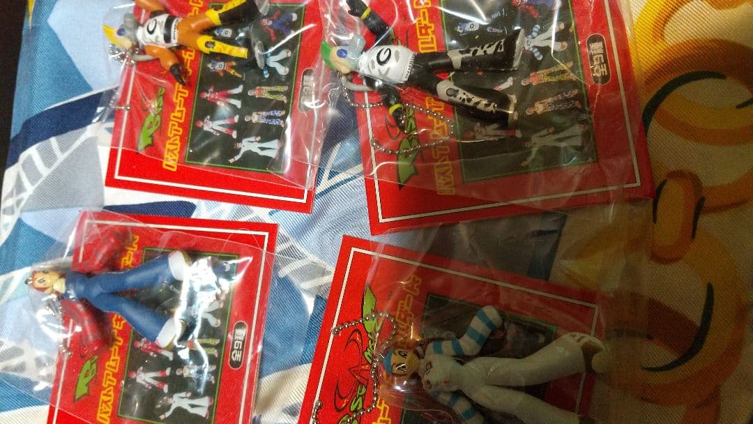 バストアムーブとバストアムーブ2のフィギュアキーホルダー