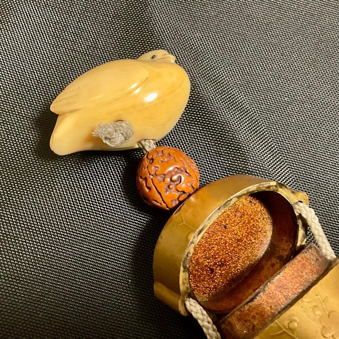 花鳥蒔絵印籠・牙刻鳥根付・箱・座布団付