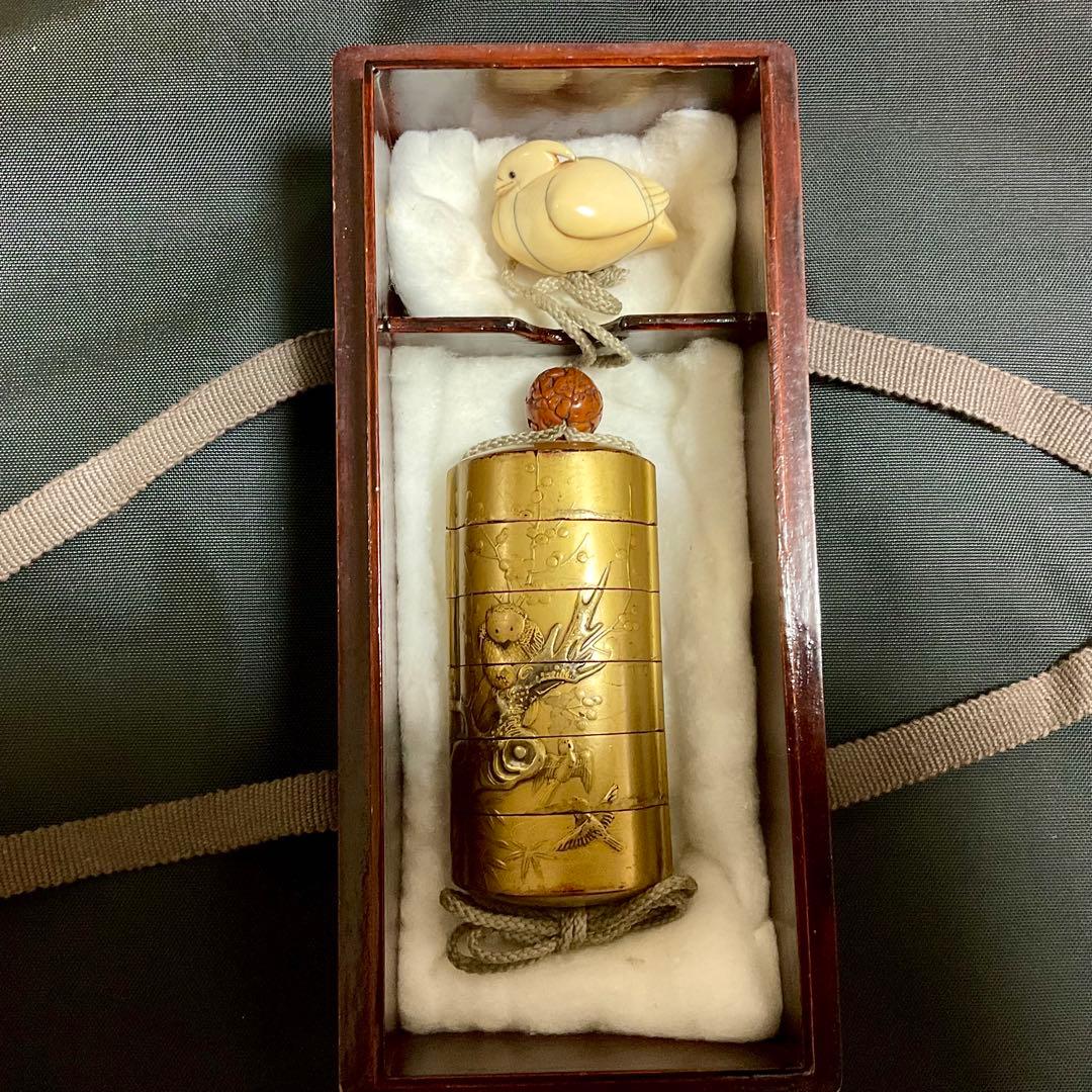 花鳥蒔絵印籠・牙刻鳥根付・箱・座布団付