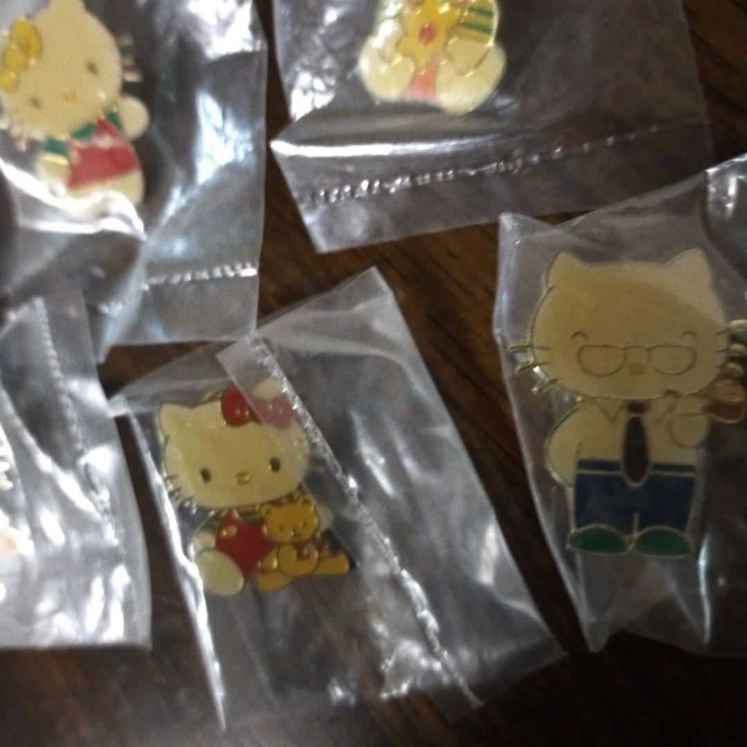 ハローキティ ピンバッジセット 12個