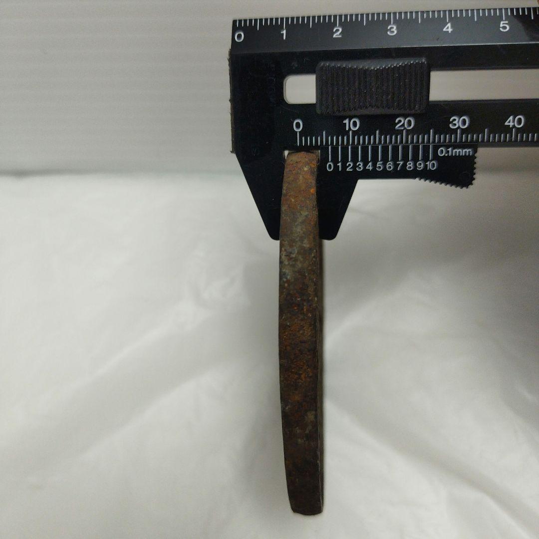 鉄製 鍔(つば) 丸型穴付き 無銘 丸形日本刀 アンティーク