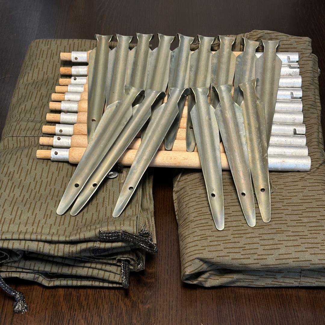 東ドイツ軍幕２枚とポール１０本とペグ１５本のセット