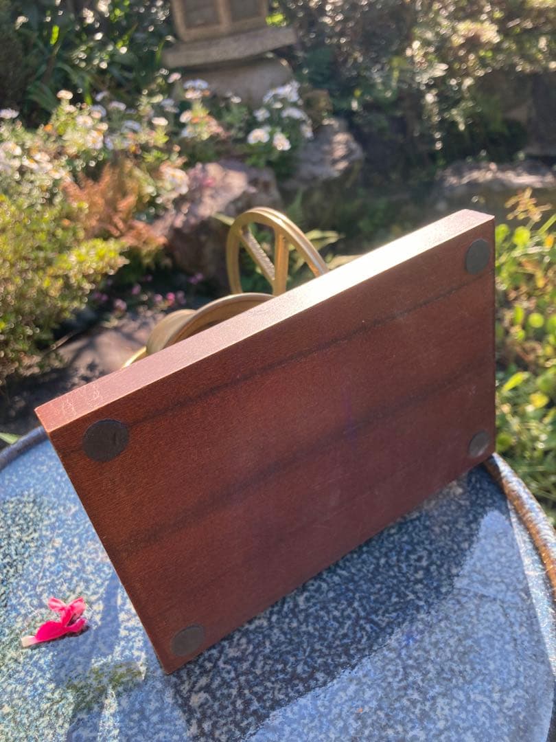 素敵なアンティーク風　真鍮製 車輪付きベル 木製台座