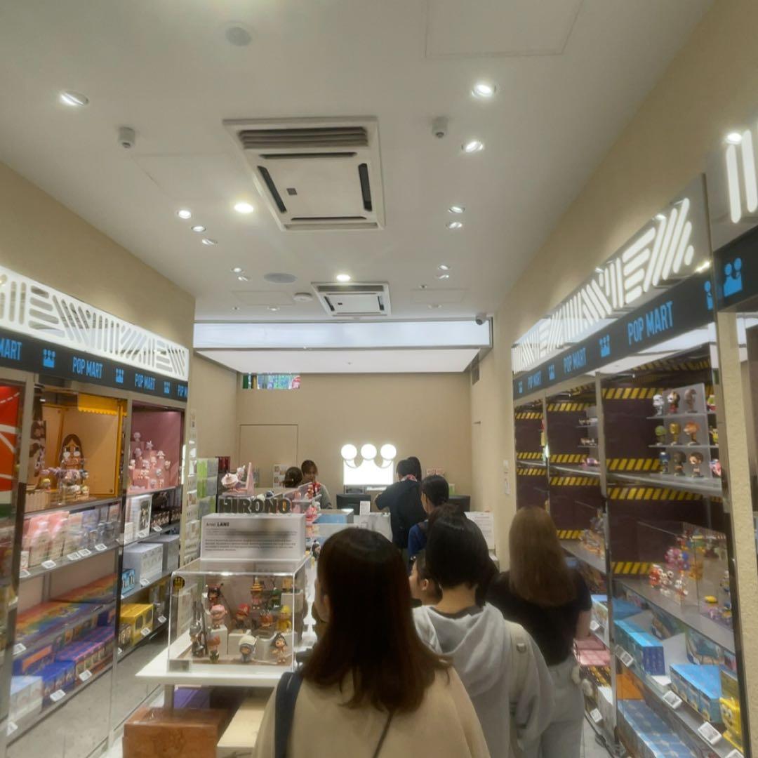 モリー　バズ・ライトイヤー　ポップマート新作