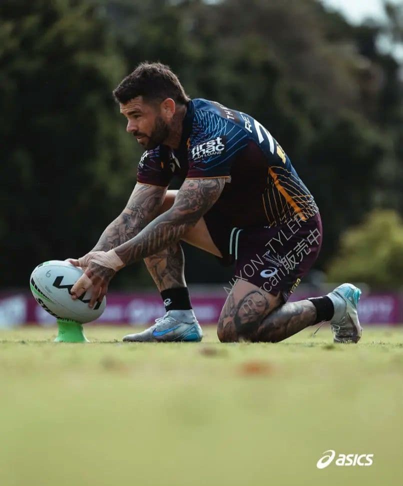 【海外Ｌサイズ】NRL ブリスベン・ブロンコス 2025キャプテンズランジャージ