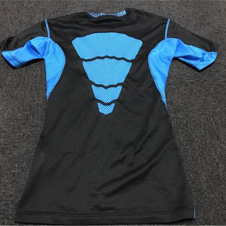 ナイキ インナーシャツ