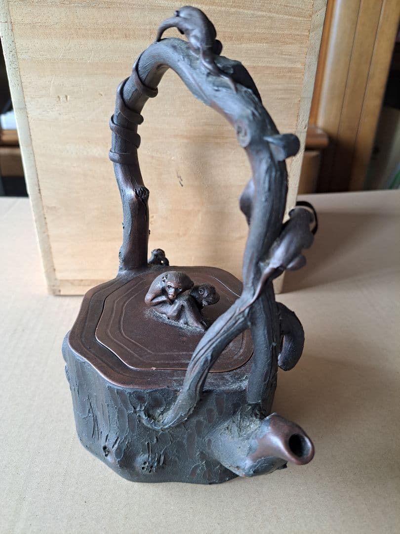 古い中国茶器　5匹の猿と切り株