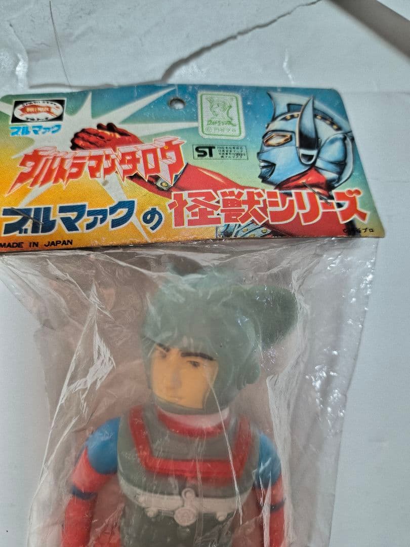 カ*チ様 ウルトラマンタローブルマァクの怪獣シリーズZAT隊員東光太郎役篠田三郎