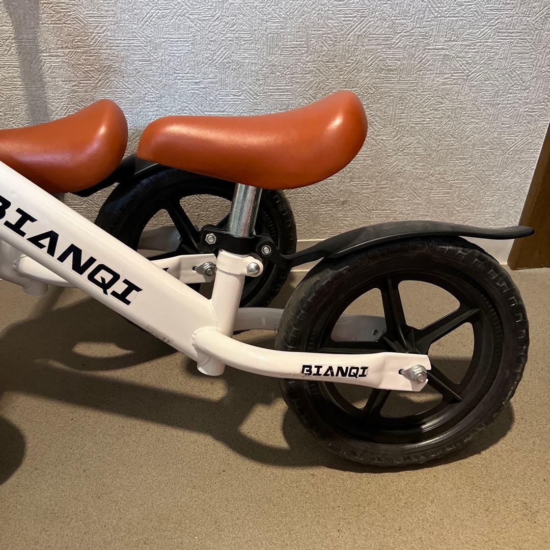 キッズバイク　バランスバイク　ぺダルなし