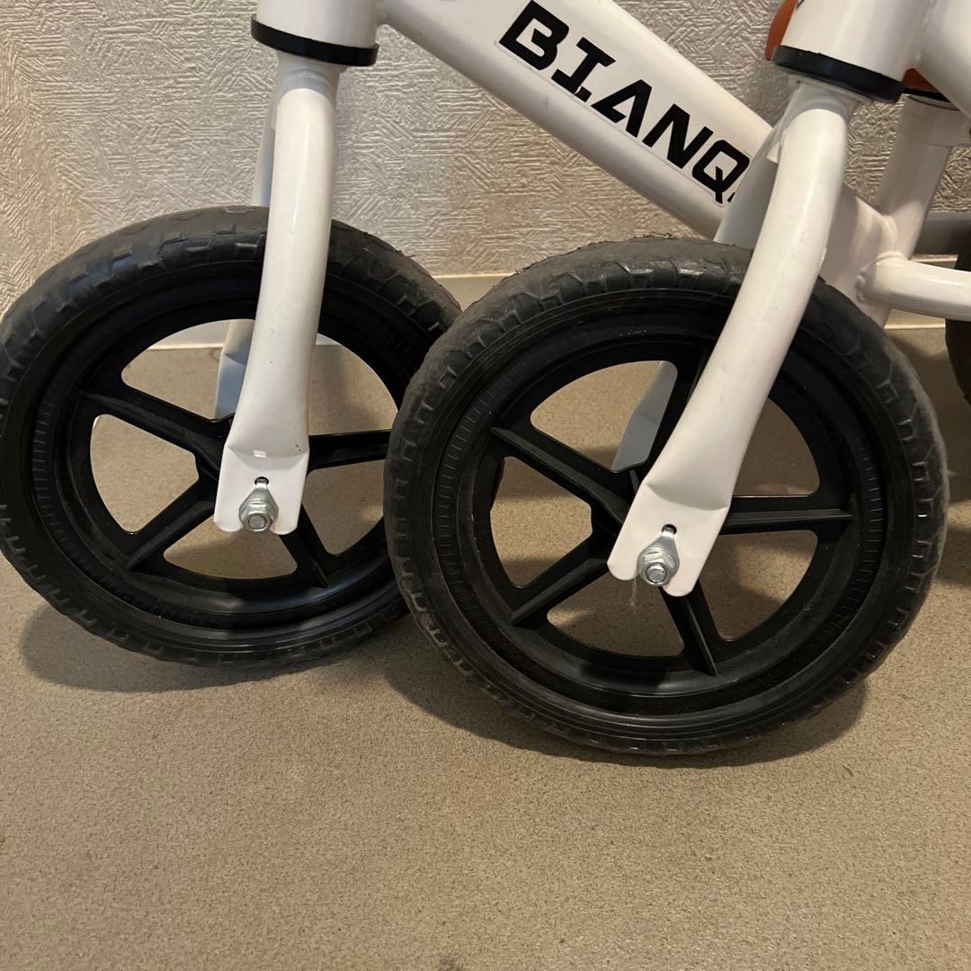 キッズバイク　バランスバイク　ぺダルなし