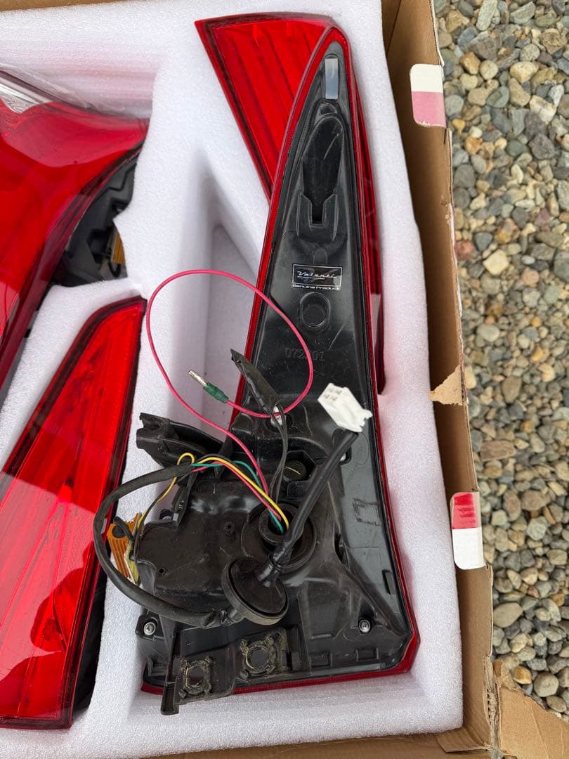 プリウス 50 テールランプ LED ヴァレンティ レッド ZVW50(美品)