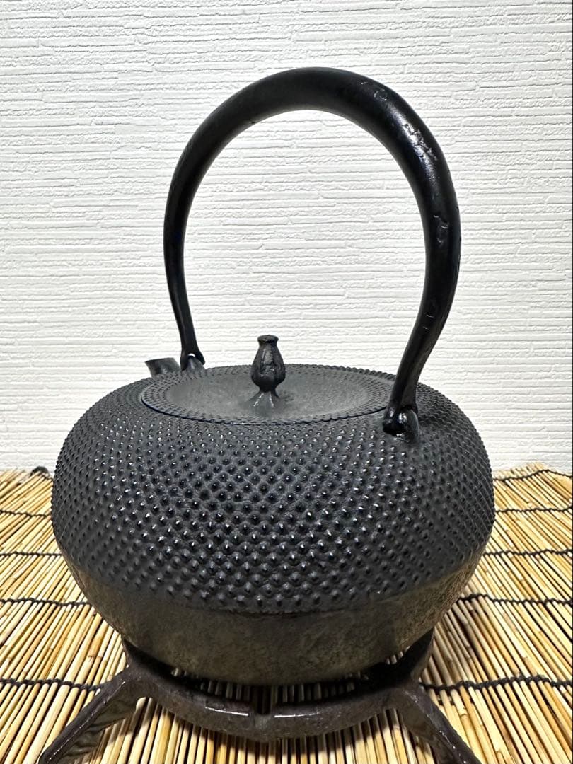 未使用品　南部伝統工芸士 及川寛治作　１８型姥口 アラレ　南部鉄瓶　南部鉄器