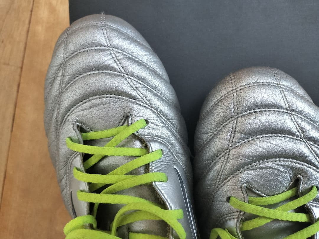 【限定色】Mizuno MORELIA NEO サッカーシューズ シルバー