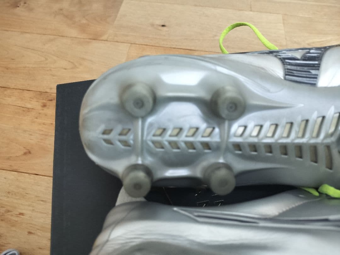 【限定色】Mizuno MORELIA NEO サッカーシューズ シルバー