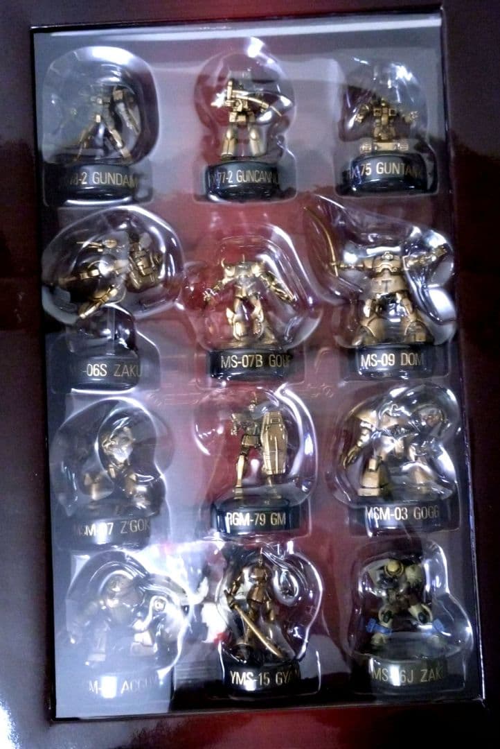 ガンダム限定✨新品ミニフィギュアボトルキャップ シャアセレクション 　マガジン