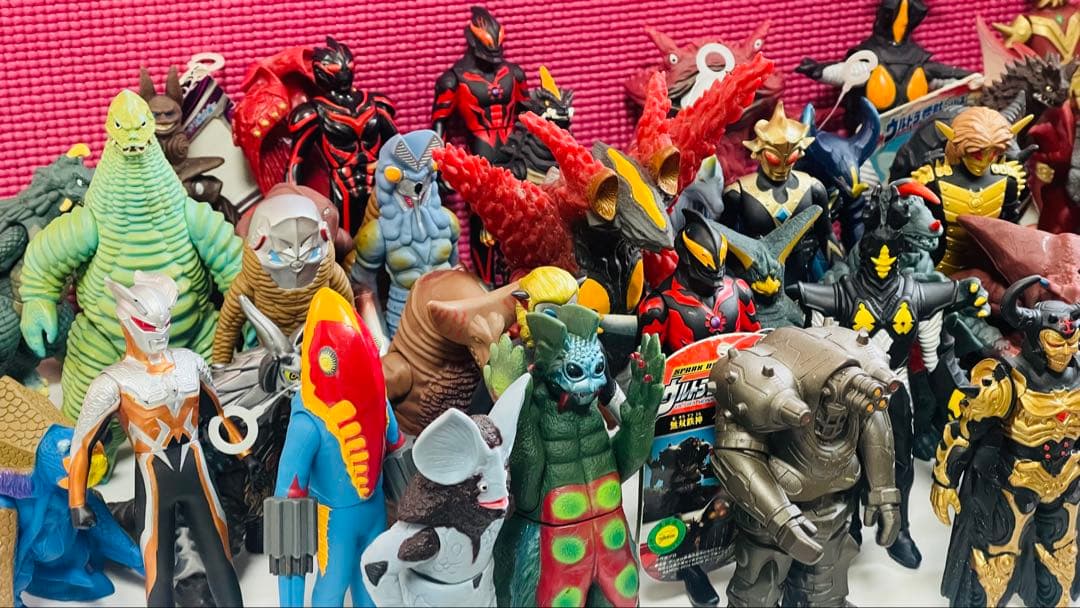 ❁在庫一掃SALE❁ 怪獣シリーズ61体＋おまけ1体付き　ソフビ　まとめ売り